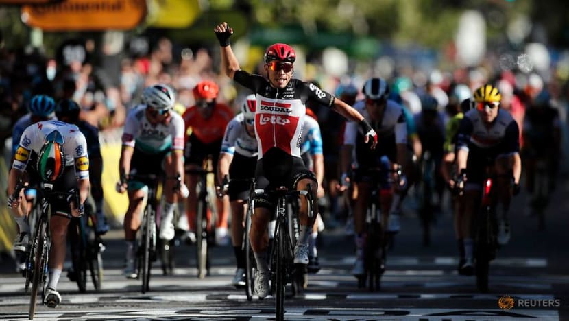 Cycling: Ewan outsmarts Bennett to win Tour stage three as Alaphilippe retains lead Cycling: Ewan outsmarts Bennett to win Tour stage three as Alaphilippe retains lead