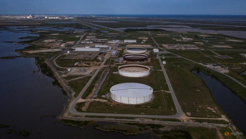 Oil steadies ahead of expected interest rate hikes
