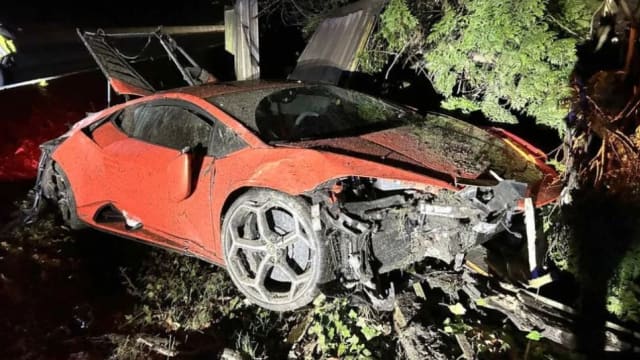 无照驾驶超速 13岁加拿大少年撞毁34万元兰博基尼