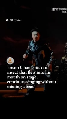 Proof that Eason does not lip sync.

To read the full story, click the link in our bio.

https://www.8days.sg/entertainment/asian/eason-chan-bug-flew-mouth-spit-out-835441