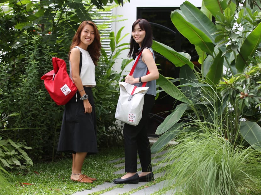 The National Day Parade funpack comes with adjustable straps and can be used as a messenger bag, a tote bag or a backpack. The National Day Parade funpack comes with adjustable straps and can be used as a messenger bag, a tote bag or a backpack.