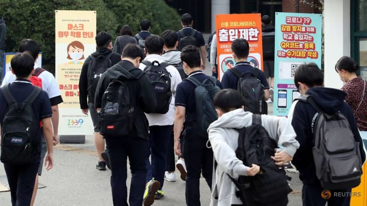 Korea Selatan memerintahkan sekolah-sekolah ditutup ketika kasus COVID-19 meningkat
