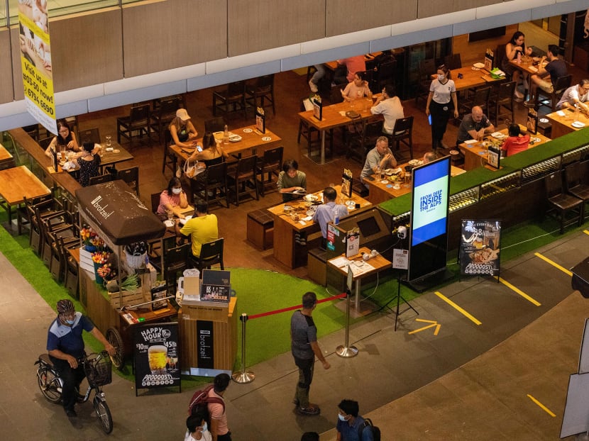 Covid-19: MOH spells out eligibility criteria for dining-in at F&B outlets; hard copies of overseas vaccination certificates not allowed Covid-19: MOH spells out eligibility criteria for dining-in at F&B outlets; hard copies of overseas vaccination certificates not allowed