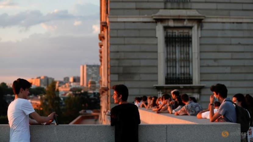 Spain backtracks on nightlife rules after regional complaints Spain backtracks on nightlife rules after regional complaints