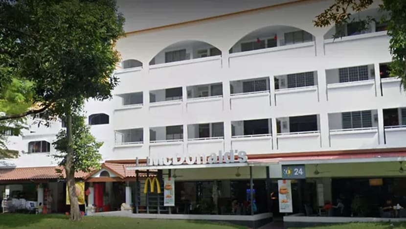 Lelaki didakwa guna kekerasan jenayah ke atas duta jarak selamat di luar McDonald's Hougang