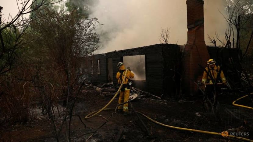 Lightning-sparked fires rage across California, tens of thousands flee Lightning-sparked fires rage across California, tens of thousands flee