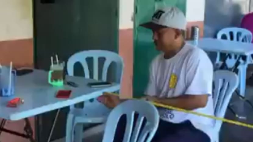 Sanggup bawa pita ukur, gara-gara mahu merokok di kedai makan