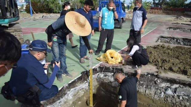 台湾高中重建篮球场 竟挖出一具白骨