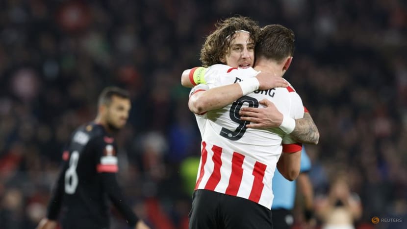 Late goals earn PSV victory but Sevilla advance Late goals earn PSV victory but Sevilla advance