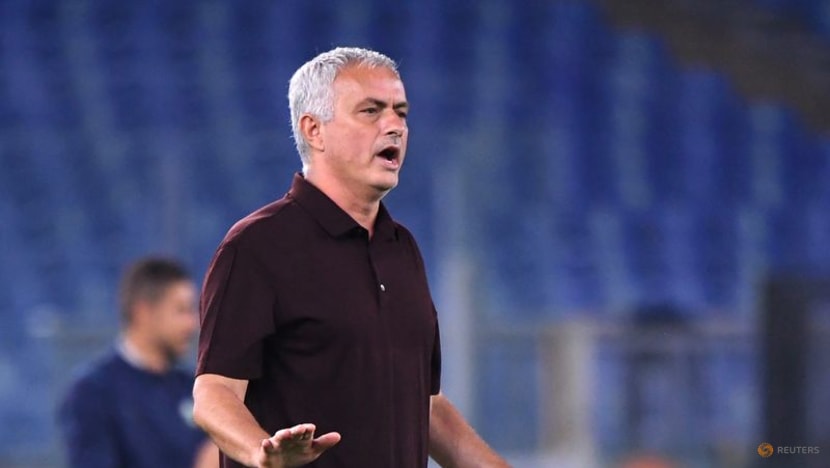 Football: Roma snatch stunning late win over Sassuolo in Mourinho's 1000th game Football: Roma snatch stunning late win over Sassuolo in Mourinho's 1000th game