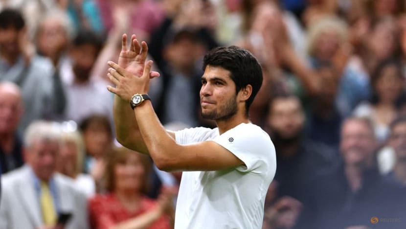 Alcaraz will have to kick Djokovic off his throne, says Wilander 