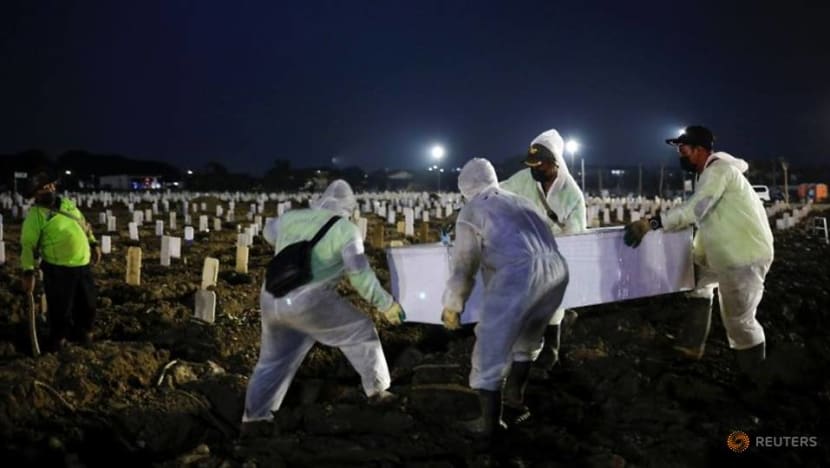 IN FOCUS: Hospital beds, oxygen in short supply as Indonesia wages fierce battle against COVID-19 IN FOCUS: Hospital beds, oxygen in short supply as Indonesia wages fierce battle against COVID-19