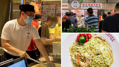 Queues, Big Pot To Tapow Nam Sing Hokkien Mee Seen At Ion Hawkers’ Street Opening