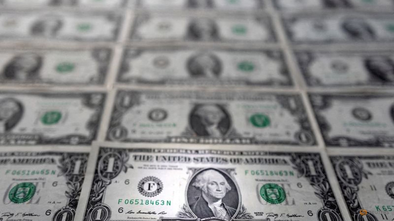 Dollar falters as US yields retreat amid recession risks