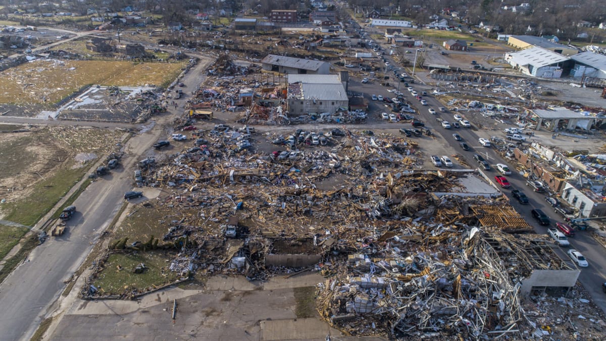 Kematian akibat tornado AS meningkat menjadi 88, Biden melakukan survei kerusakan di Kentucky