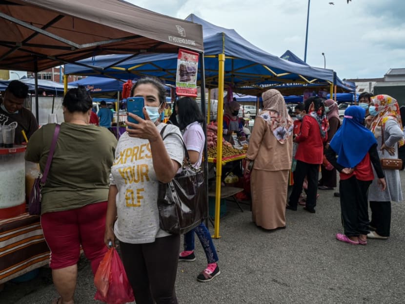 “Why can’t Parliament sit when night markets and shopping malls can open?" Umno president Ahmad Zahid Hamidi asked.