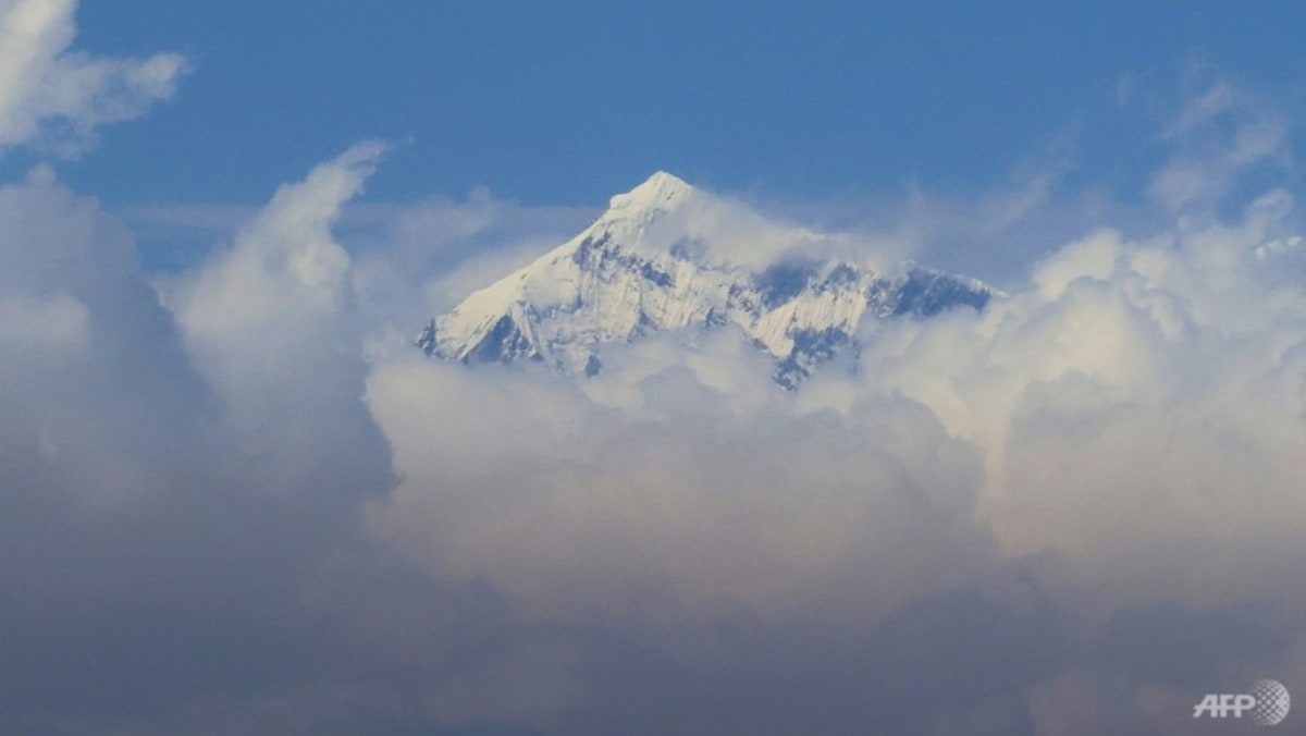 Singaporean goes missing near Mount Everest peak after separating from group; family appeals for urgent help Singaporean goes missing near Mount Everest peak after separating from group; family appeals for urgent help