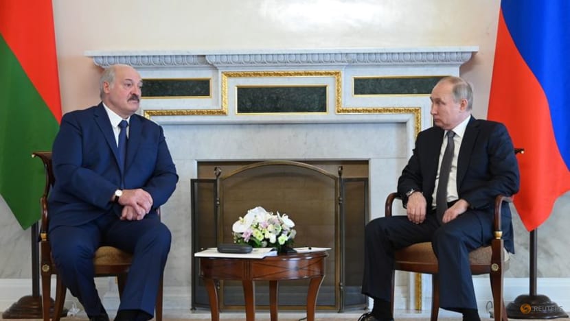 Putin says Lukashenko should start dialogue with Belarusian opposition Putin says Lukashenko should start dialogue with Belarusian opposition
