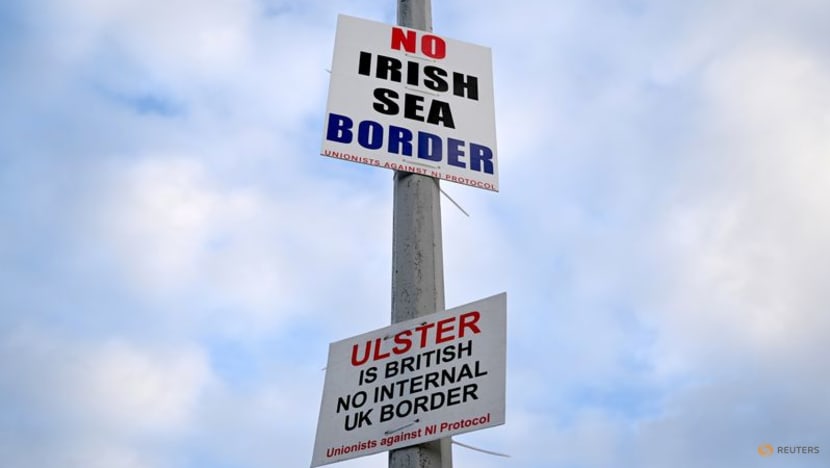 EU offers border 'express lane' to solve Northern Ireland Brexit row