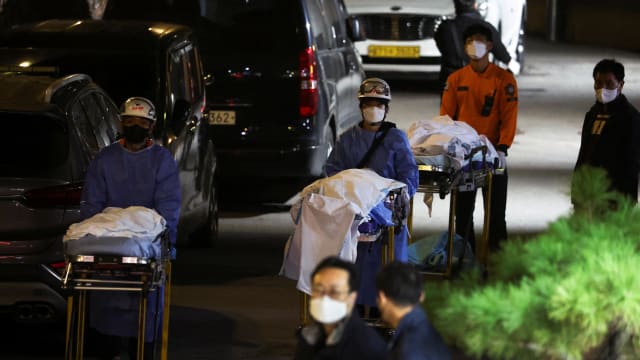 韩国梨泰院踩踏事件 死亡人数增加到151人