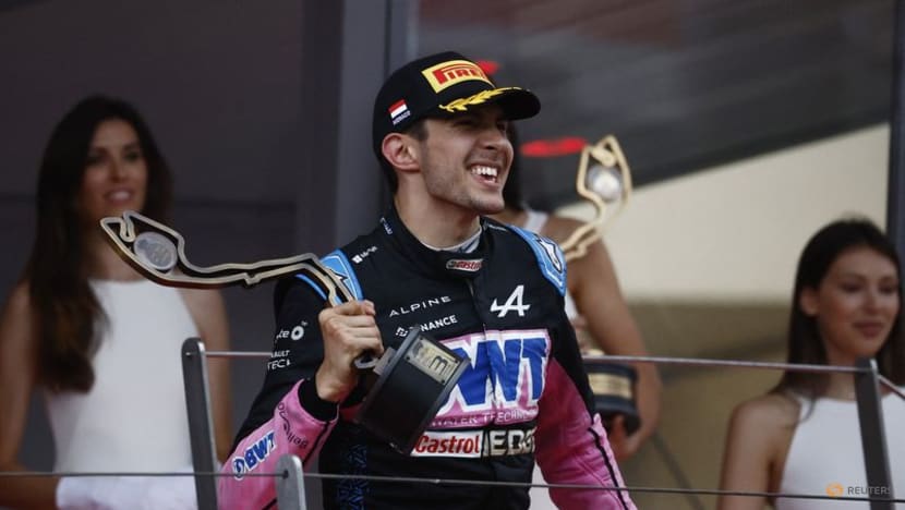 Clarkson delivers 1,000 beers by tractor to Alpine F1 team