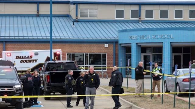 美国艾奥瓦州发生校园枪击案 一名学生死亡五人受伤