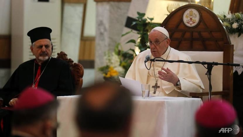 Pope urges end to violence on historic Iraq trip