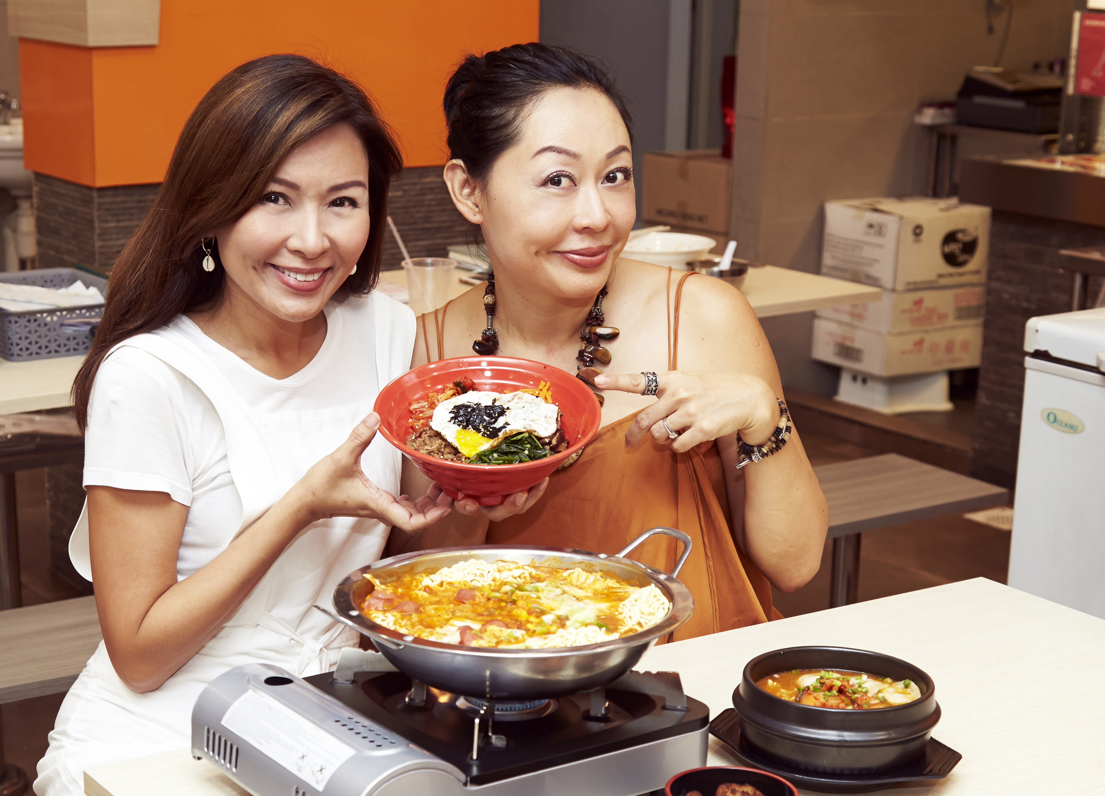 Ex-Ch 8 Stars Cassandra See And Tang Miaoling Now Run A Kopitiam Stall: "People Took Pics Of Us Scrubbing The Floor" Ex-Ch 8 Stars Cassandra See And Tang Miaoling Now Run A Kopitiam Stall: "People Took Pics Of Us Scrubbing The Floor"
