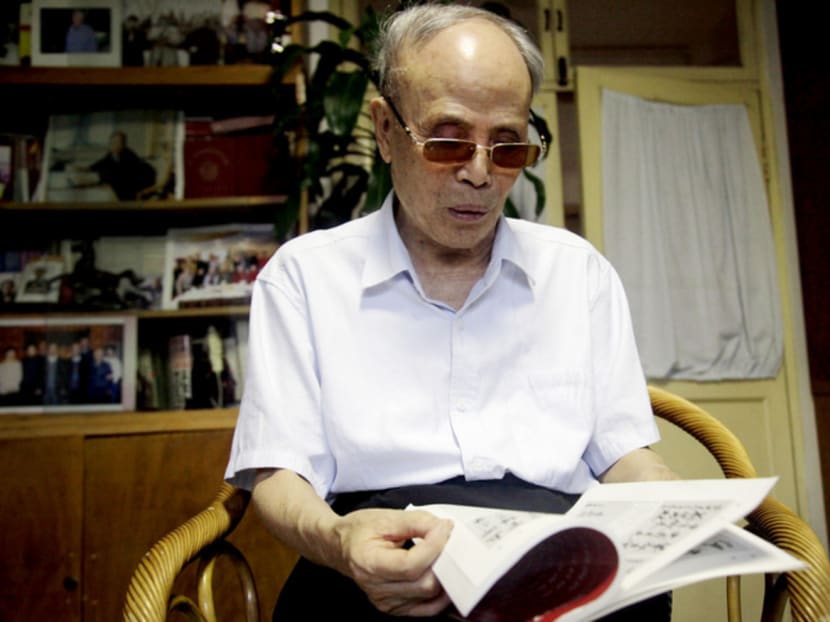 Mr Du Daozheng browsing through his Yanhuang Chunqiu magazine at his home in Beijing. Its survival is in doubt as the authorities try to install editors who will march more closely to the political tune of President Xi Jinping. Photo: AP