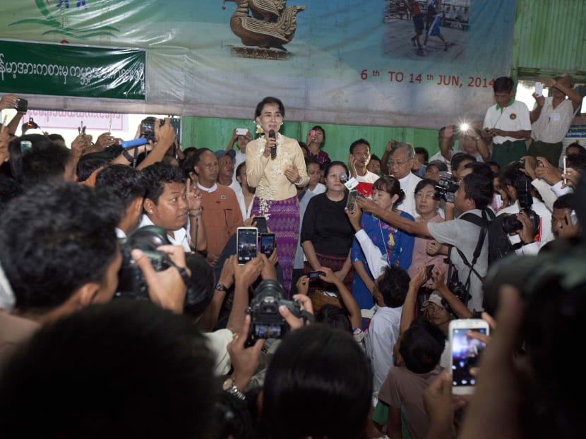 Gallery: Myanmar opposition leader Suu Kyi visits flood-hit area