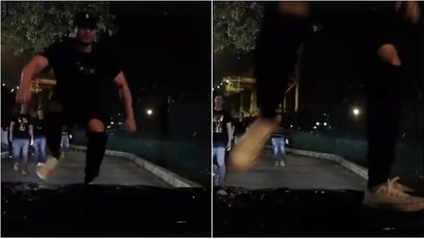 Lelaki ditangkap selepas lompat, hentak kaki atas cermin kereta pemandu Grab