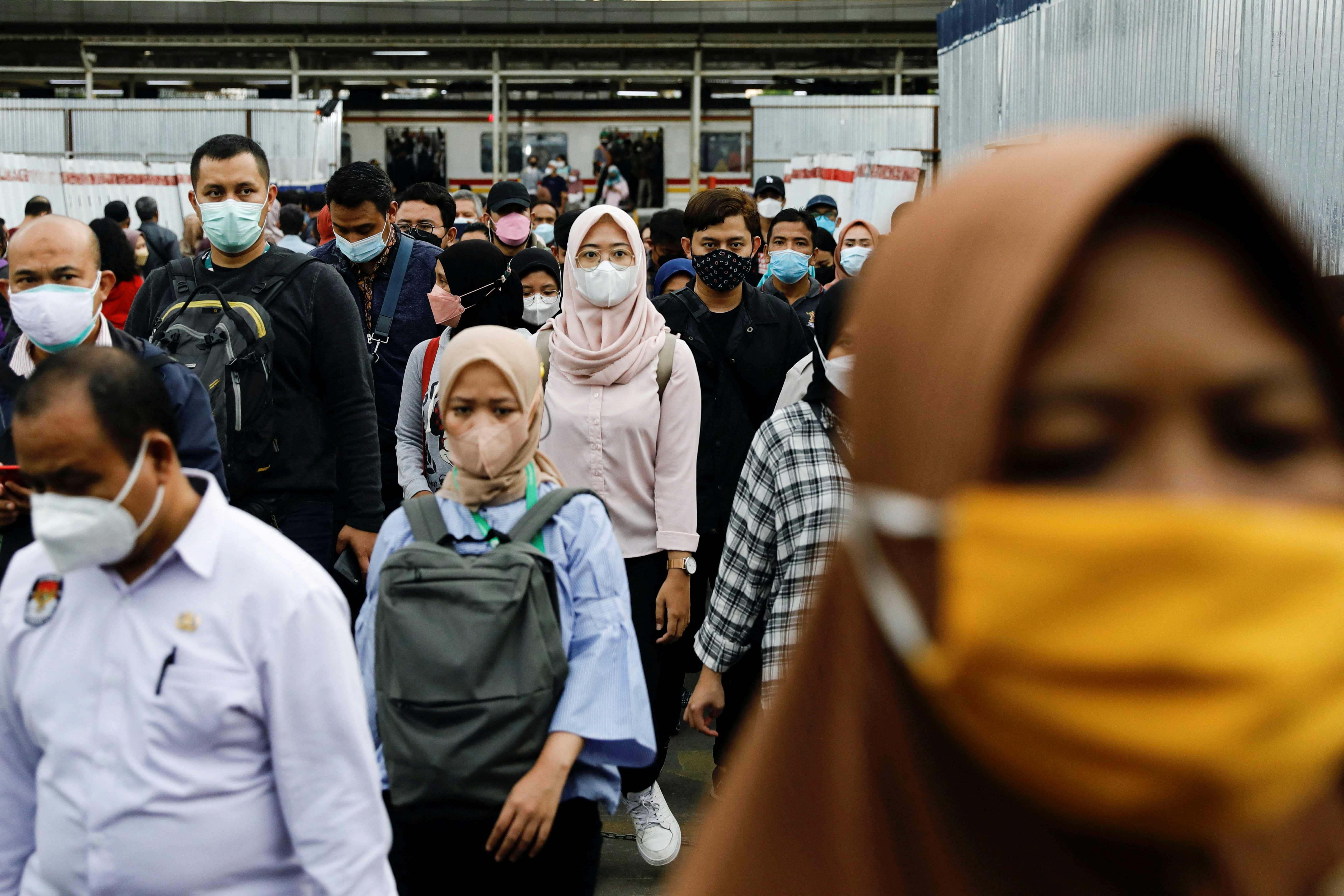 People wearing protective masks walk through a platform of a train station during the afternoon rush hours as the Omicron variant continues to spread, amid the Covid-19 pandemic, in Jakarta, Indonesia pn Jan 3, 2022.
People wearing protective masks walk through a platform of a train station during the afternoon rush hours as the Omicron variant continues to spread, amid the Covid-19 pandemic, in Jakarta, Indonesia pn Jan 3, 2022.