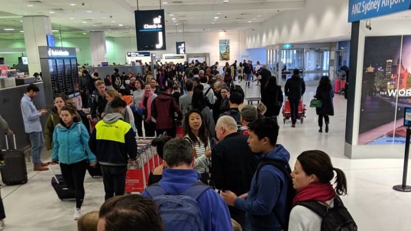 Huge queues at Sydney Airport as 'border force issue' causes delays Huge queues at Sydney Airport as 'border force issue' causes delays