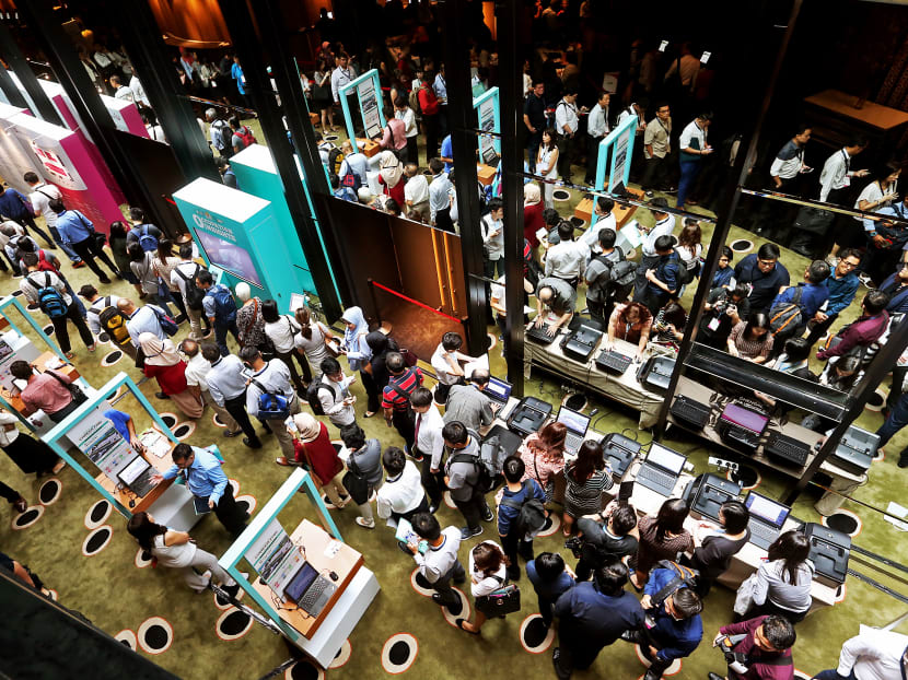 Some 2,400 people turned up at the Adapt And Grow job fair at Crowne Plaza Changi Airport on Wednesday (Feb 8), on the first day of the two-day event, where more than 2,300 jobs in the aviation sector that include food and beverage, retail and security, are available. PHOTO: Ooi Boon Keong/TODAY