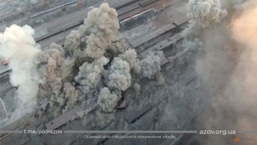 Russian air strikes wreak havoc on Mariupol, turning Ukrainian city to 'ashes'