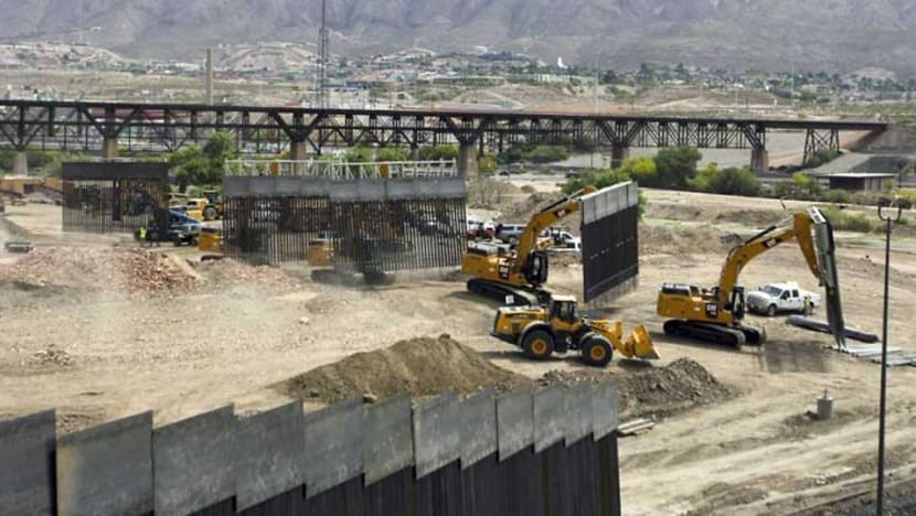 Trump backers launch construction on private border wall Trump backers launch construction on private border wall