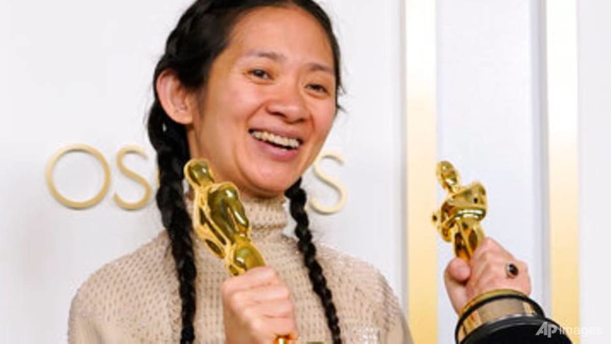 it-was-a-socially-distanced-oscars-2021-nomadland-chloe-zhao-and-a-red-carpet