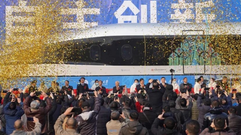 China dedah prototaip kereta api laju berteknologi tinggi 'pertama seumpamanya' di dunia