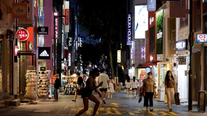 South Korea eases coronavirus gathering curbs before switch to 'living with COVID-19' South Korea eases coronavirus gathering curbs before switch to 'living with COVID-19'