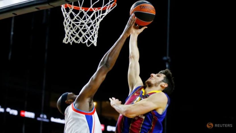 Basketball-Anadolu Efes edge Barcelona to win Euroleague title
