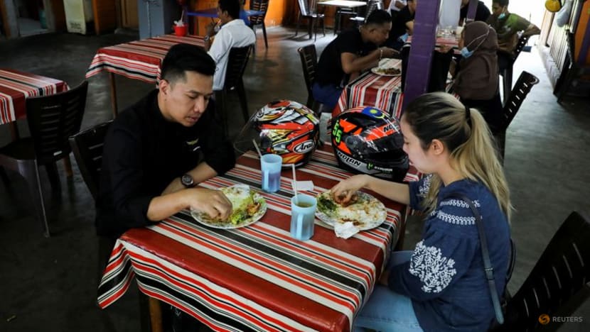 Malaysia's new COVID-19 cases remain above 20,000 for fourth straight day Malaysia's new COVID-19 cases remain above 20,000 for fourth straight day
