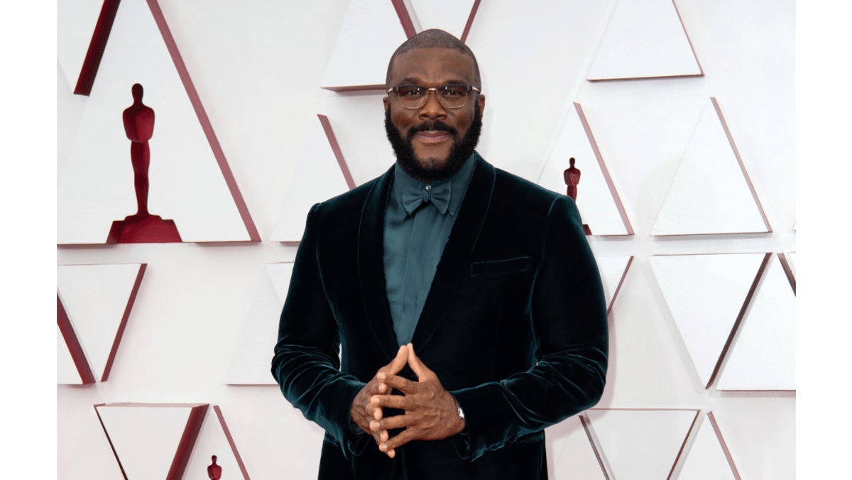 Tyler Perry Asks The World To "Refuse Hate" In Moving Oscars Speech 8days