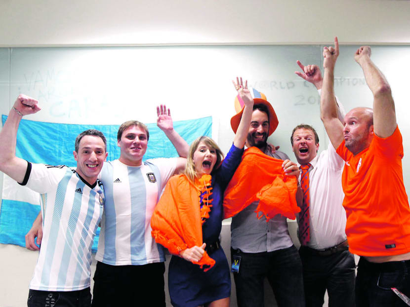 When optimistic Dutch and pessimistic Argentinian fans meet