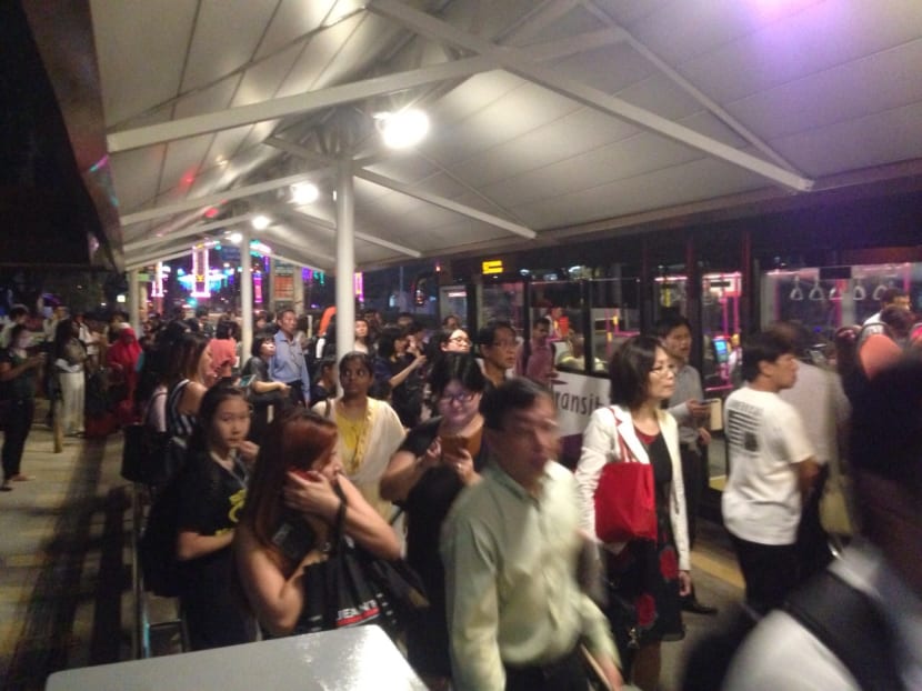 MRT breakdown: North-South, East-West lines down for hours MRT breakdown: North-South, East-West lines down for hours