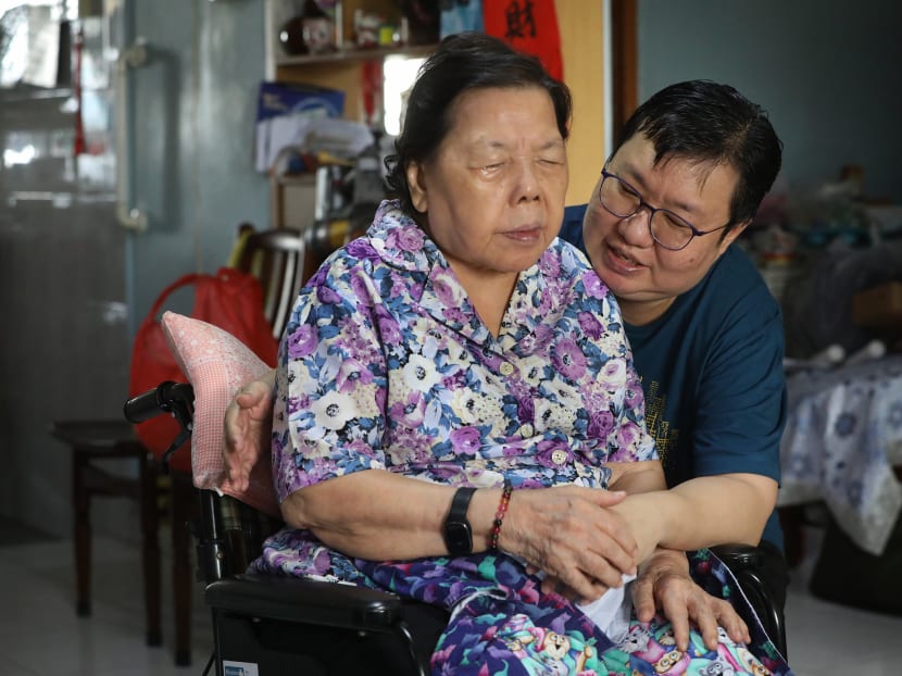 Ms Jasmine Chua caring for her 84-year-old mother who has dementia. Photo: Raj Nadarajan/TODAY