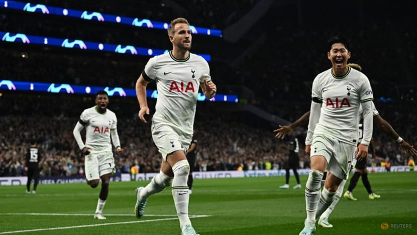 Soccer-Spurs edge towards last 16 with 3-2 win over 10-man Frankfurt Soccer-Spurs edge towards last 16 with 3-2 win over 10-man Frankfurt