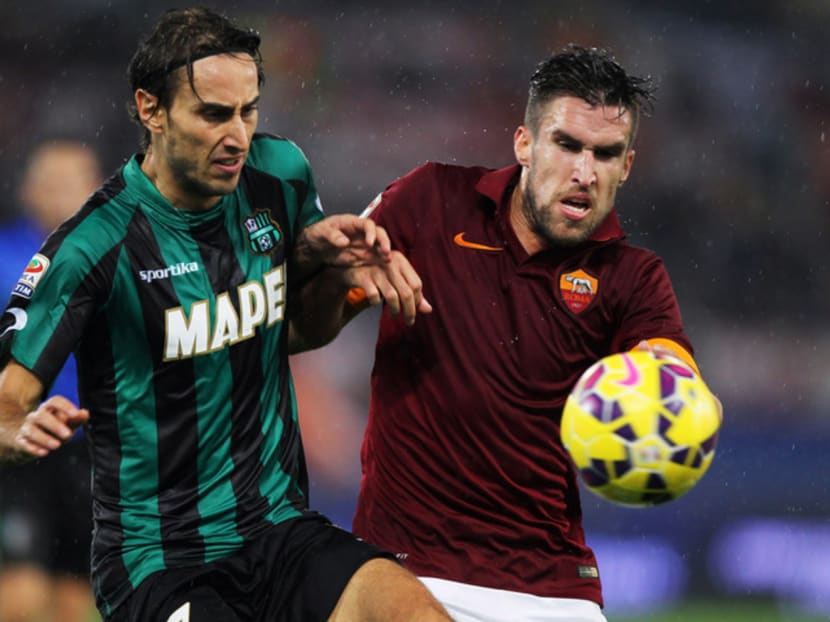 The return of Strootman (right) to fitness this season will prompt United’s interest in signing him.  Photo: Getty Images