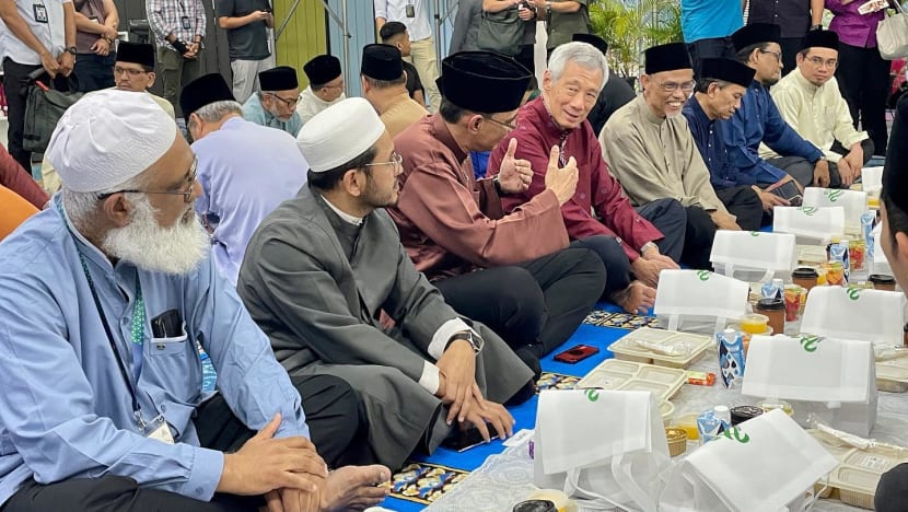 PM Lee sertai masyarakat Islam berbuka puasa di Masjid Al-Khair