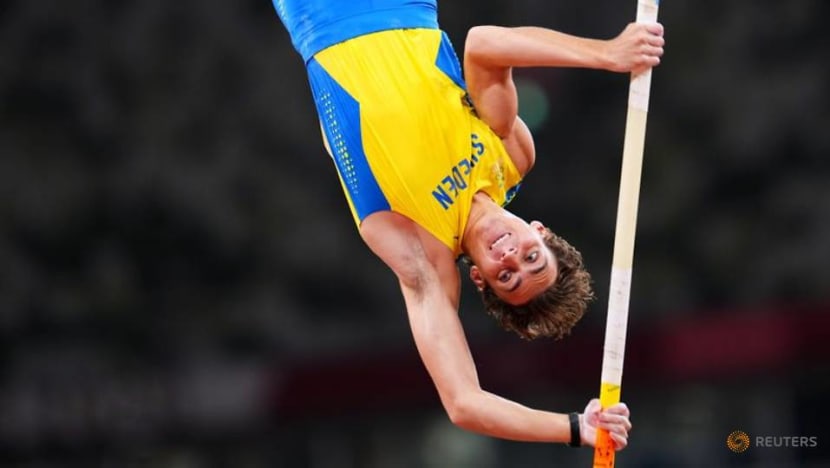 Athletics: Sweden's Duplantis soars to pole vault gold in ...