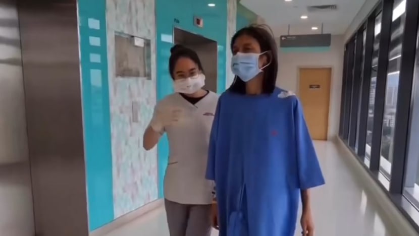 Pembedahan Zamani berjalan lancar; tubuh tidak lagi melengkung Pembedahan Zamani berjalan lancar; tubuh tidak lagi melengkung